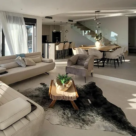 Ferienhaus Beautiful In Trogir